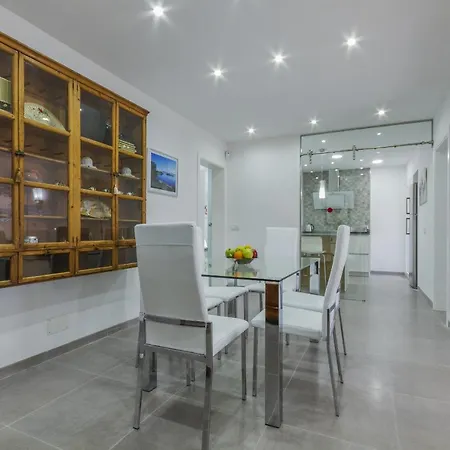 Appartement Assimetric - Only 100m To *